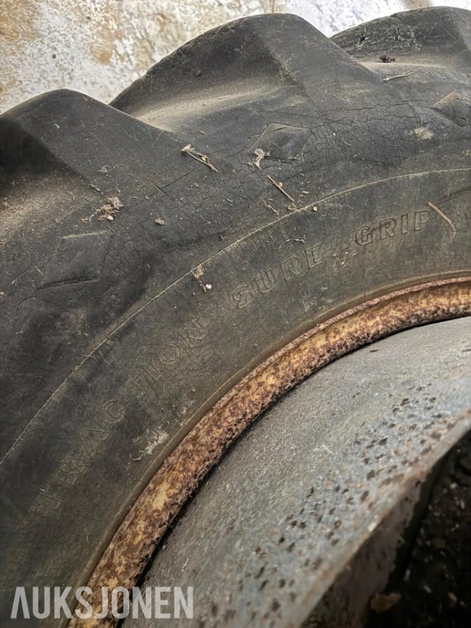 Goodyear tvillinghjul 16.9-34 – Komplett sett med felger og fester