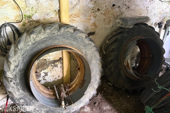 Goodyear tvillinghjul 16.9-34 – Komplett sett med felger og fester