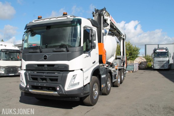 2024 Volvo FMX 460 8x4 betongbil med Putzmeister P9UL og Theam TSR17 transportbånd