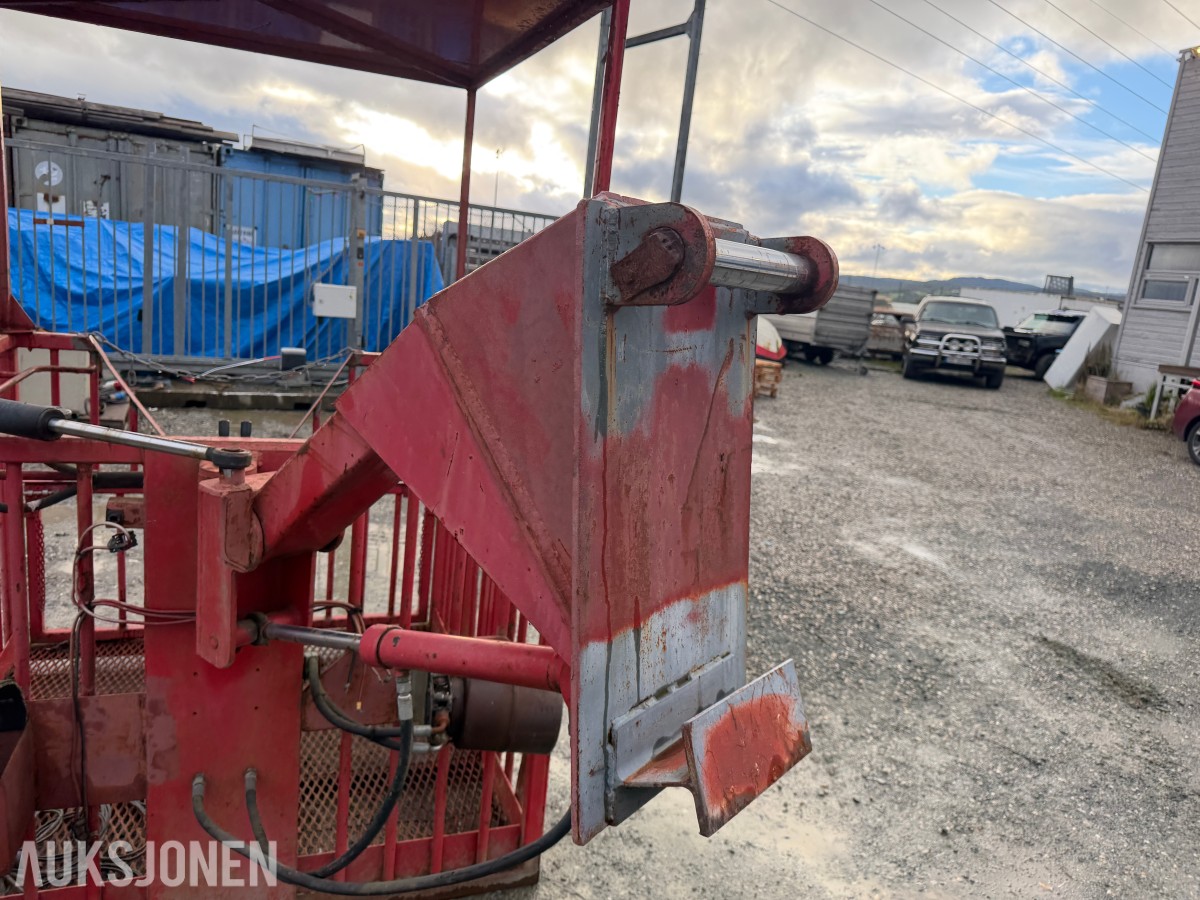 2010 Rød arbeidskurv / personkurv - Hydrauliske funksjoner: Tilt og sving