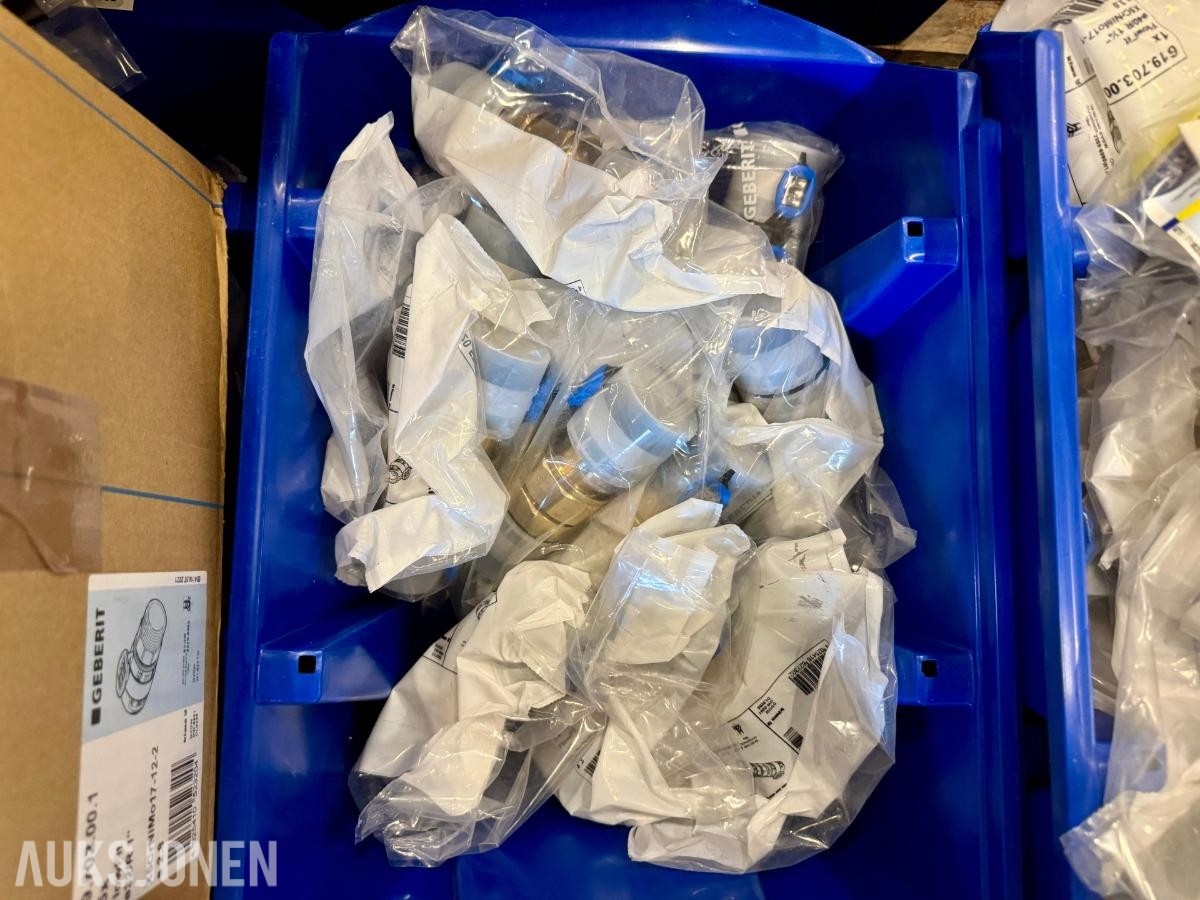 Palle med Geberit FlowFit- og Mapress-deler
