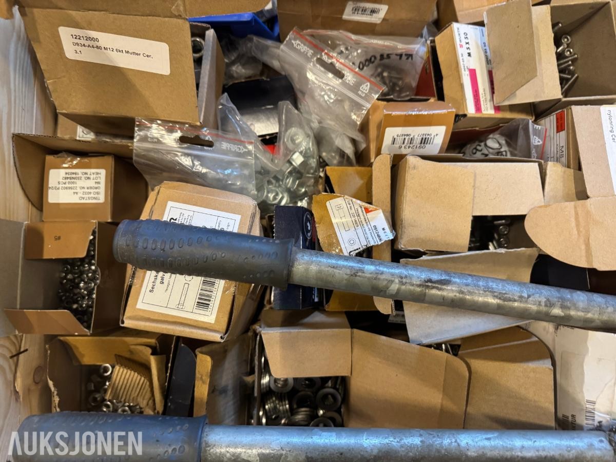 Palle med skruer og bolter
