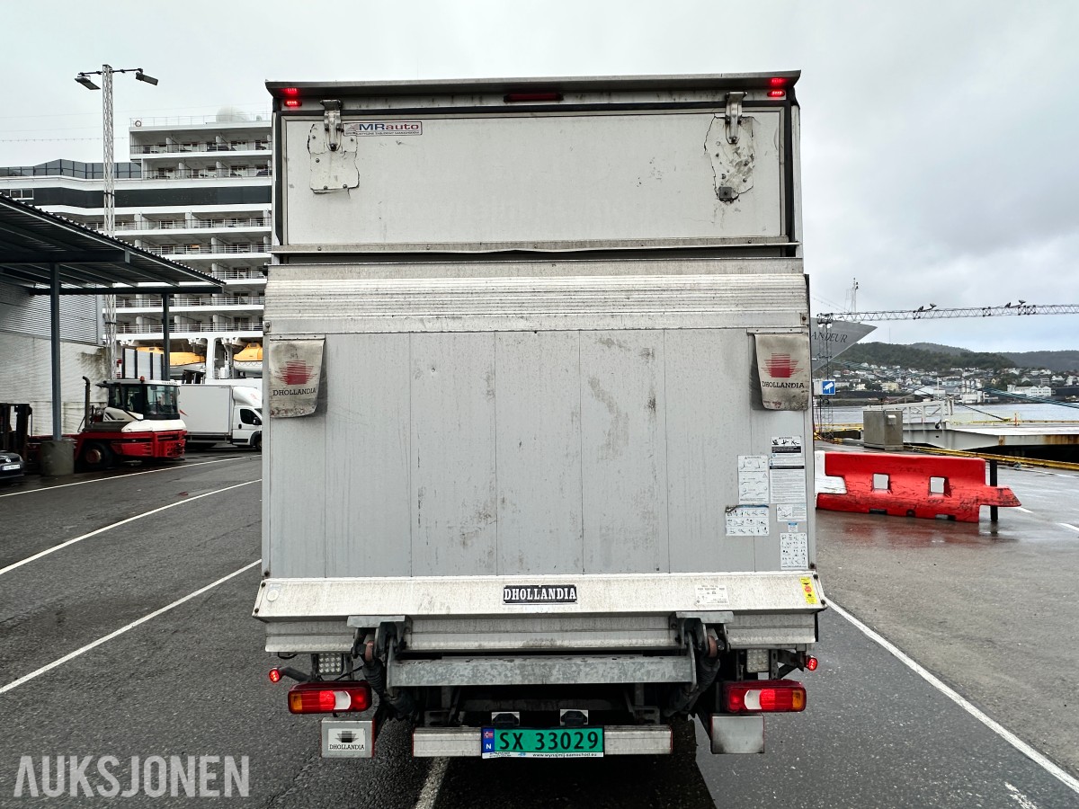 2022 Iveco DAILY 35S18 varebil, kapellpåbygg og Dhollandia bakløfter, 93311km