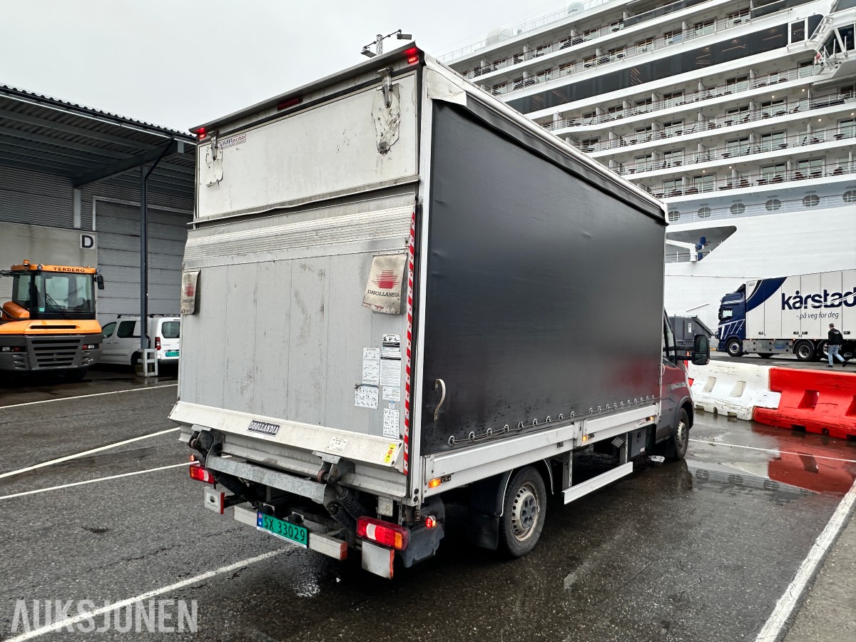 2022 Iveco DAILY 35S18 varebil, kapellpåbygg og Dhollandia bakløfter, 93311km