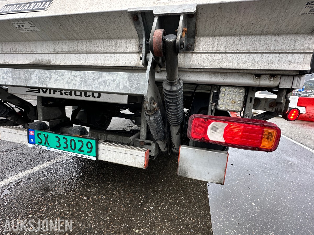 2022 Iveco DAILY 35S18 varebil, kapellpåbygg og Dhollandia bakløfter, 93311km