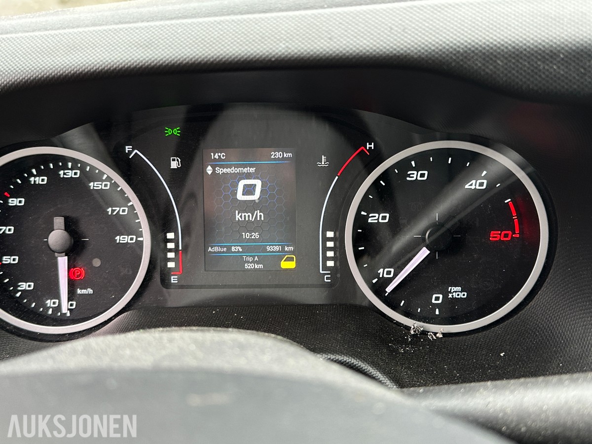 2022 Iveco DAILY 35S18 varebil, kapellpåbygg og Dhollandia bakløfter, 93311km