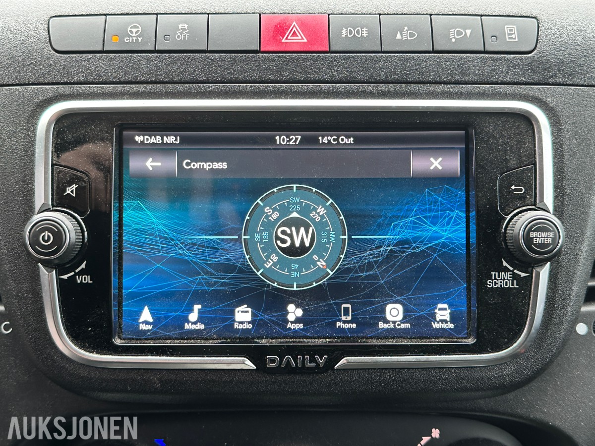2022 Iveco DAILY 35S18 varebil, kapellpåbygg og Dhollandia bakløfter, 93311km