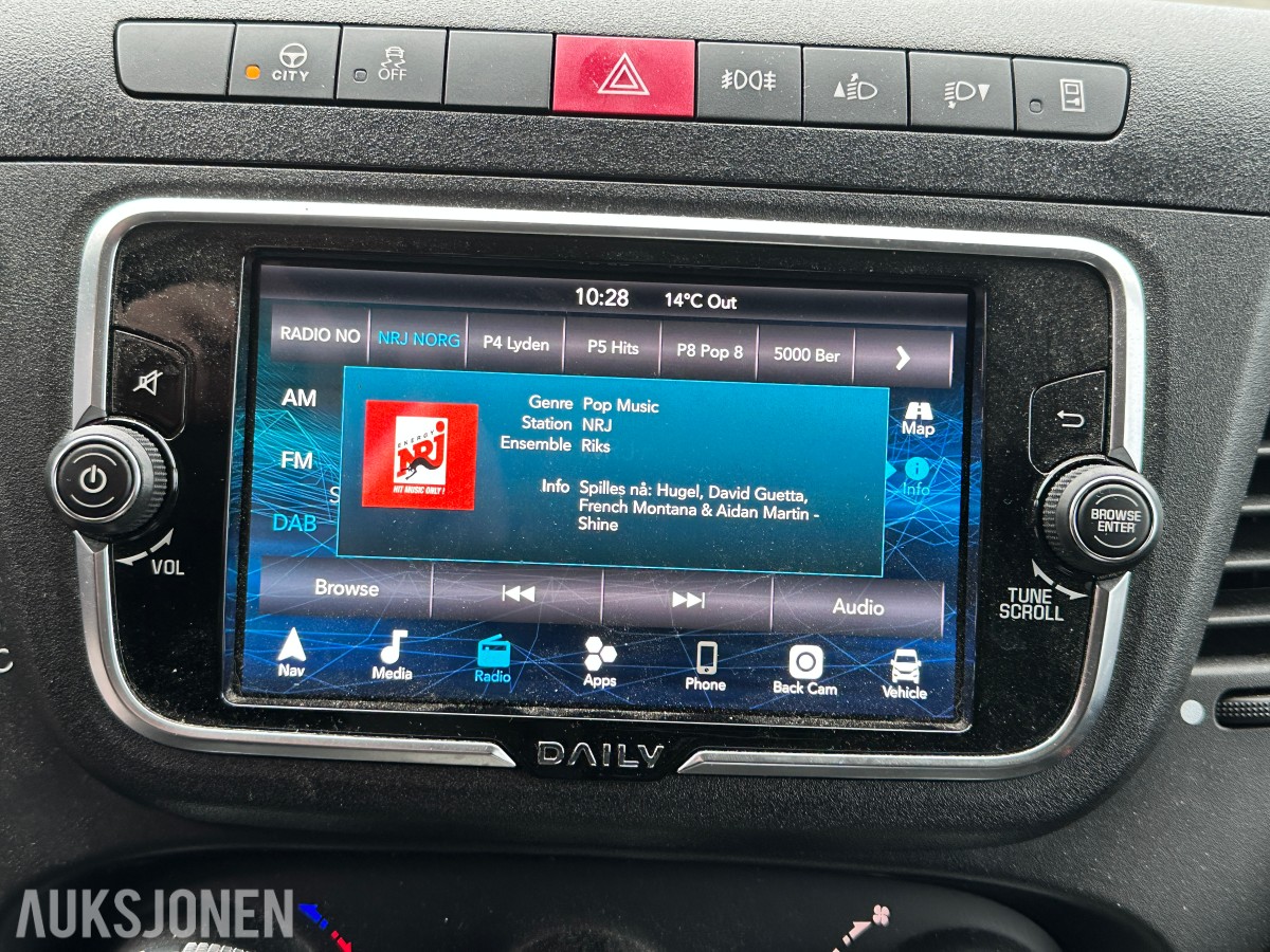 2022 Iveco DAILY 35S18 varebil, kapellpåbygg og Dhollandia bakløfter, 93311km