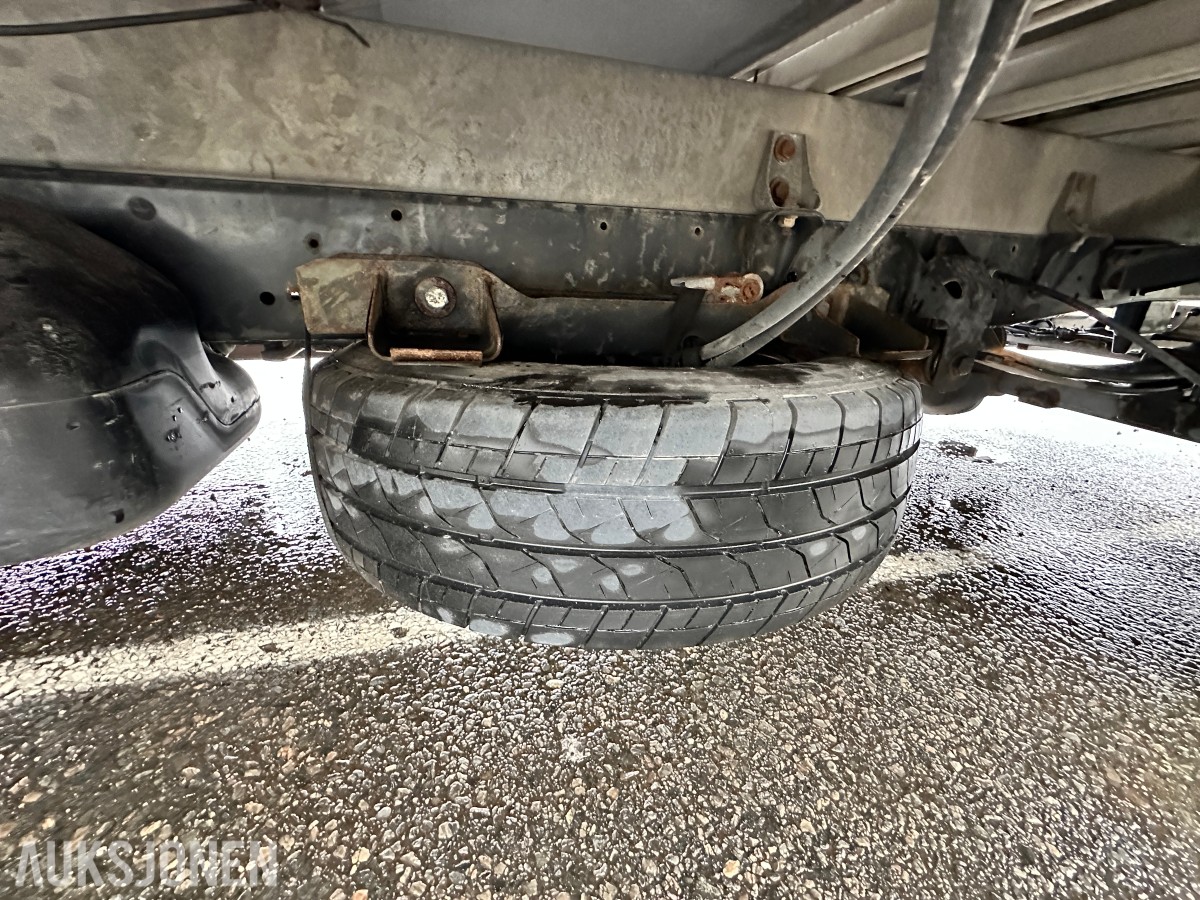 2022 Iveco DAILY 35S18 varebil, kapellpåbygg og Dhollandia bakløfter, 93311km