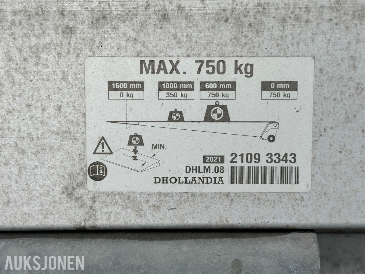 2022 Iveco DAILY 35S18 varebil, kapellpåbygg og Dhollandia bakløfter, 93311km