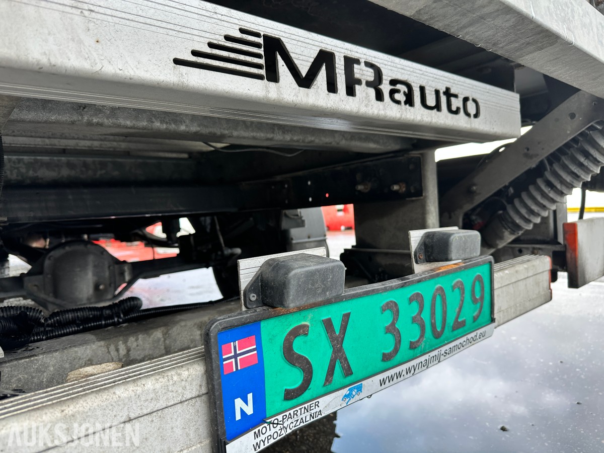 2022 Iveco DAILY 35S18 varebil, kapellpåbygg og Dhollandia bakløfter, 93311km