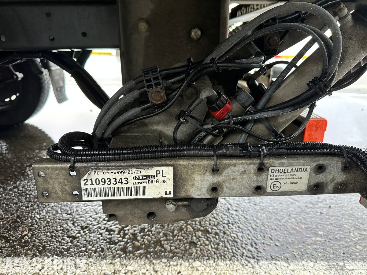 2022 Iveco DAILY 35S18 varebil, kapellpåbygg og Dhollandia bakløfter, 93311km