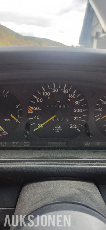 1988 Mercedes-Benz 300 E 3.0 Automat, Soltak, Skinnseter