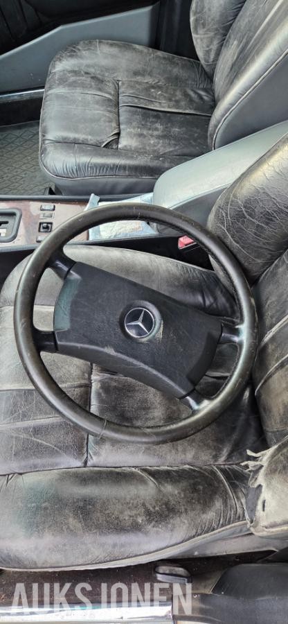 1988 Mercedes-Benz 300 E 3.0 Automat, Soltak, Skinnseter