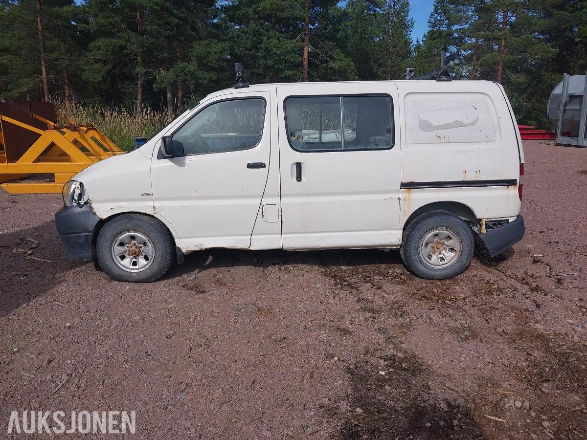 2007 Toyota HiAce 2.5-117 D 4WD, 356255km MANUELL Reparasjons OBJEKT DELEBIL