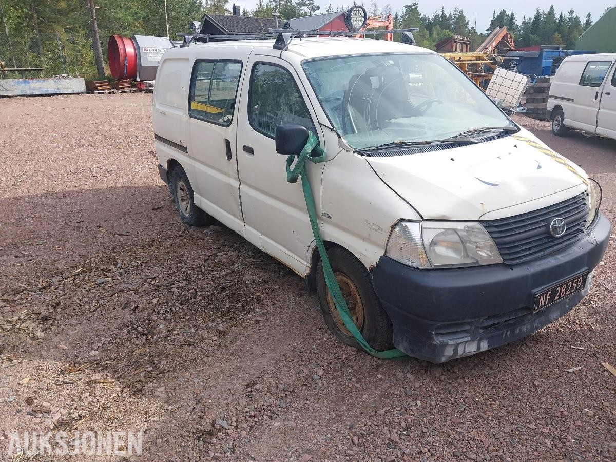 2007 Toyota HiAce 2.5-117 D 4WD, 356255km MANUELL Reparasjons OBJEKT DELEBIL