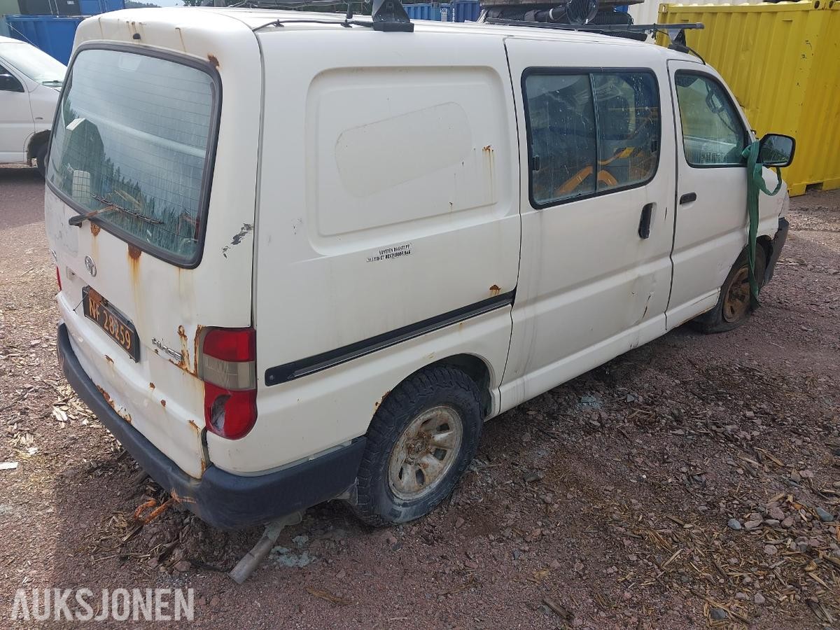 2007 Toyota HiAce 2.5-117 D 4WD, 356255km MANUELL Reparasjons OBJEKT DELEBIL