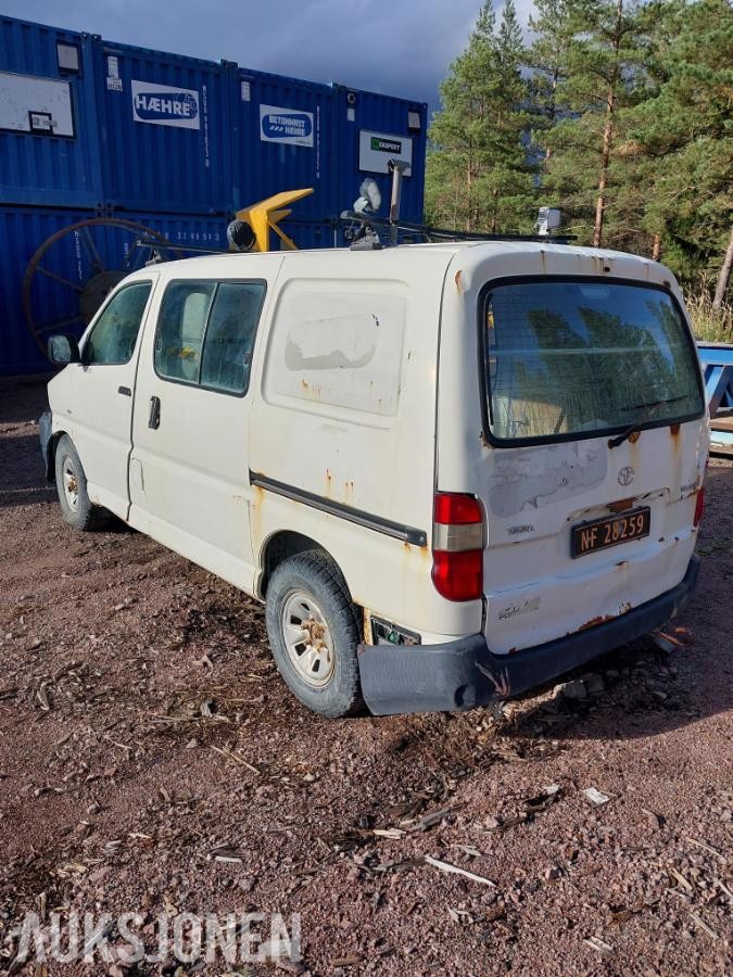 2007 Toyota HiAce 2.5-117 D 4WD, 356255km MANUELL Reparasjons OBJEKT DELEBIL