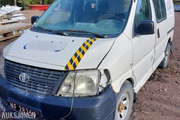 2007 Toyota HiAce 2.5-117 D 4WD, 356255km MANUELL Reparasjons OBJEKT DELEBIL