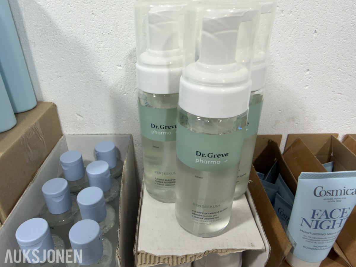 Parti med hudpleie og kroppspleieprodukter fra Cosmica, A-Derma, Avène, Vichy, Dr. Greve m.fl.
