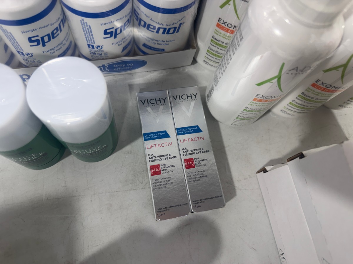 Parti med hudpleie og kroppspleieprodukter fra Cosmica, A-Derma, Avène, Vichy, Dr. Greve m.fl.