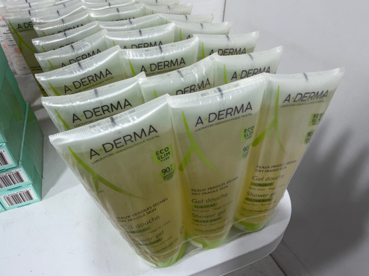 Parti med hudpleie og kroppspleieprodukter fra Cosmica, A-Derma, Avène, Vichy, Dr. Greve m.fl.
