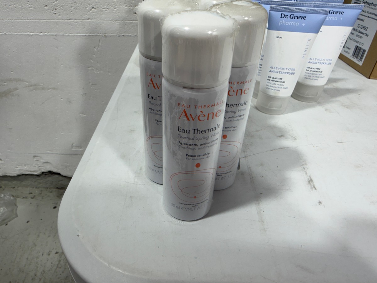 Parti med hudpleie og kroppspleieprodukter fra Cosmica, A-Derma, Avène, Vichy, Dr. Greve m.fl.