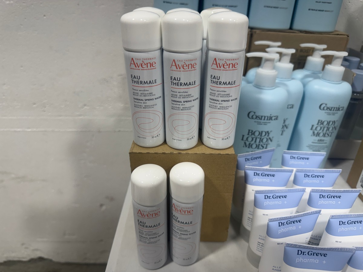 Parti med hudpleie og kroppspleieprodukter fra Cosmica, A-Derma, Avène, Vichy, Dr. Greve m.fl.