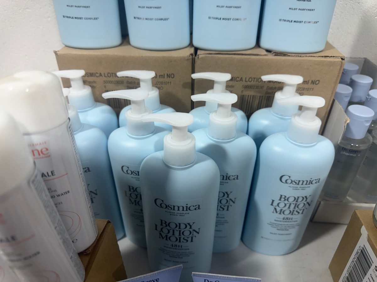 Parti med hudpleie og kroppspleieprodukter fra Cosmica, A-Derma, Avène, Vichy, Dr. Greve m.fl.