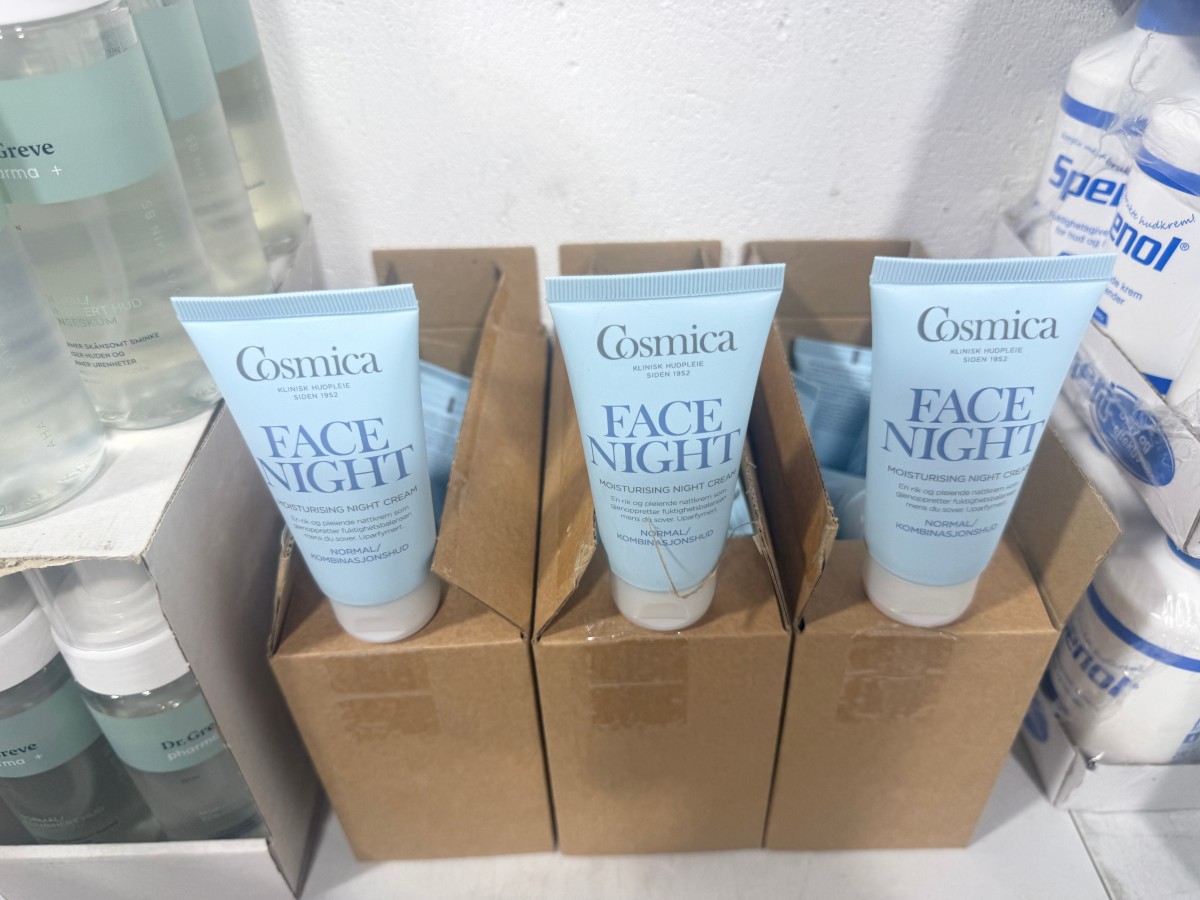 Parti med hudpleie og kroppspleieprodukter fra Cosmica, A-Derma, Avène, Vichy, Dr. Greve m.fl.