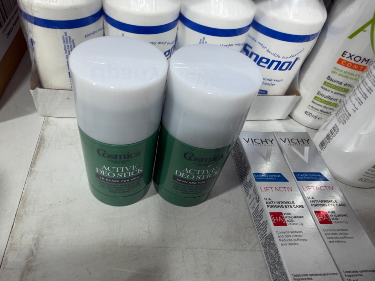 Parti med hudpleie og kroppspleieprodukter fra Cosmica, A-Derma, Avène, Vichy, Dr. Greve m.fl.