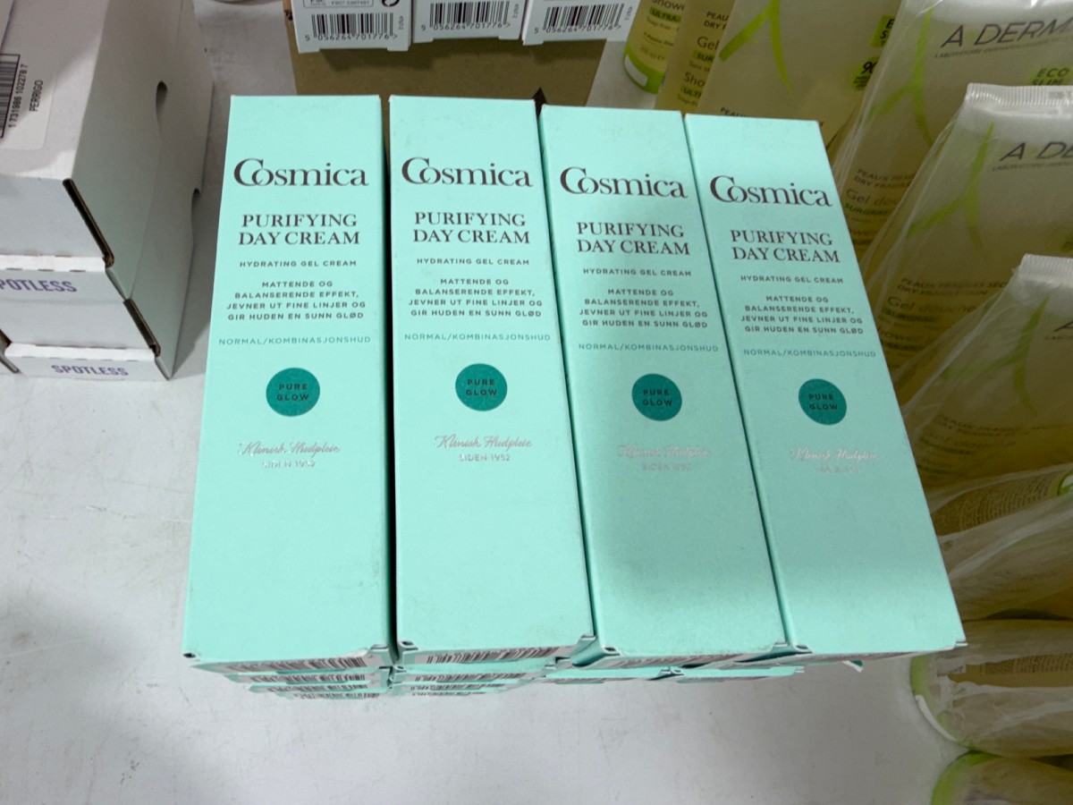 Parti med hudpleie og kroppspleieprodukter fra Cosmica, A-Derma, Avène, Vichy, Dr. Greve m.fl.