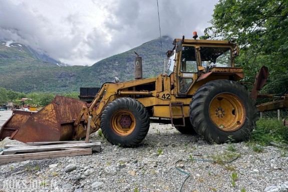 1980 Ford Hymas HL 42 Traktorgraver med frontlaster - 4x4 - Div. skuffer og redskap medfølger