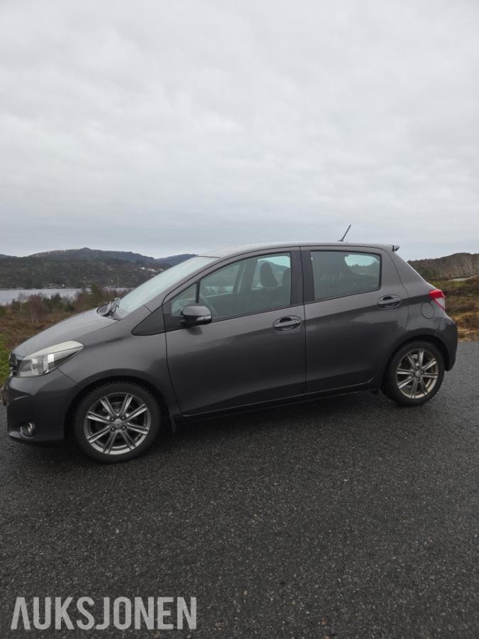 2011 Toyota Yaris 1.4 90hk ryggekamera navigasjon  eu ok 10.2027       