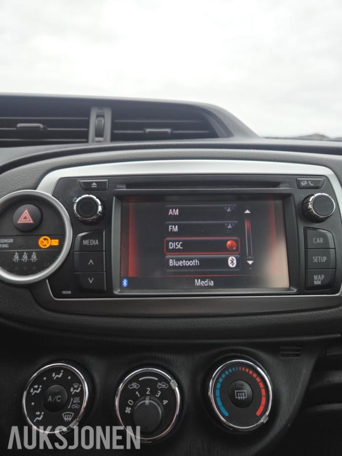 2011 Toyota Yaris 1.4 90hk ryggekamera navigasjon  eu ok 10.2027       