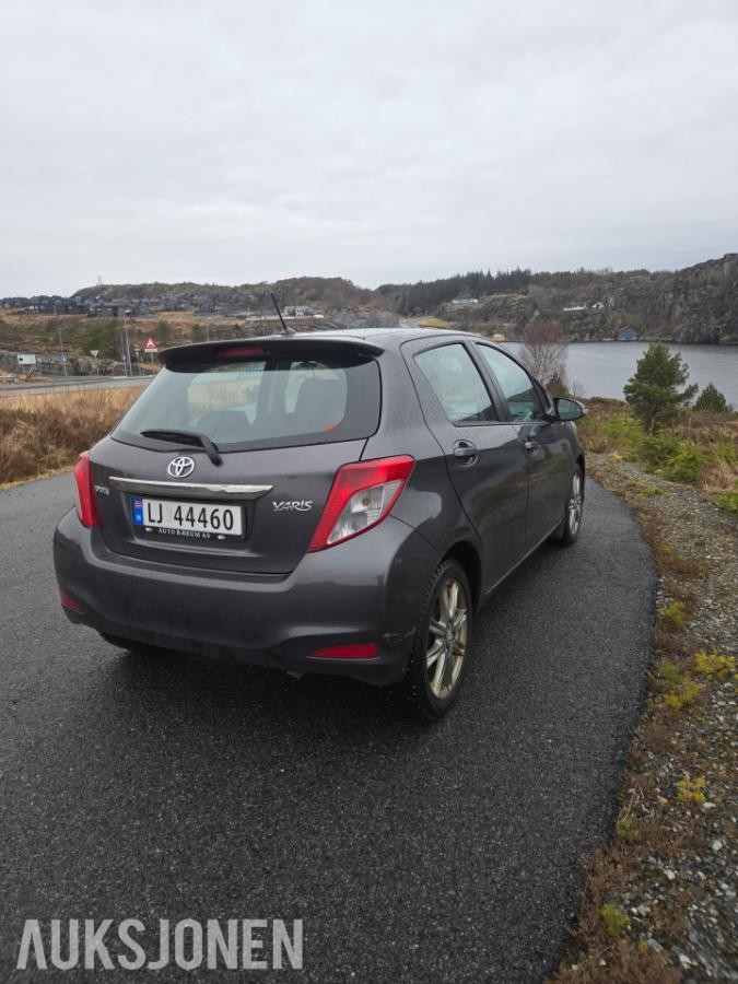 2011 Toyota Yaris 1.4 90hk ryggekamera navigasjon  eu ok 10.2027       