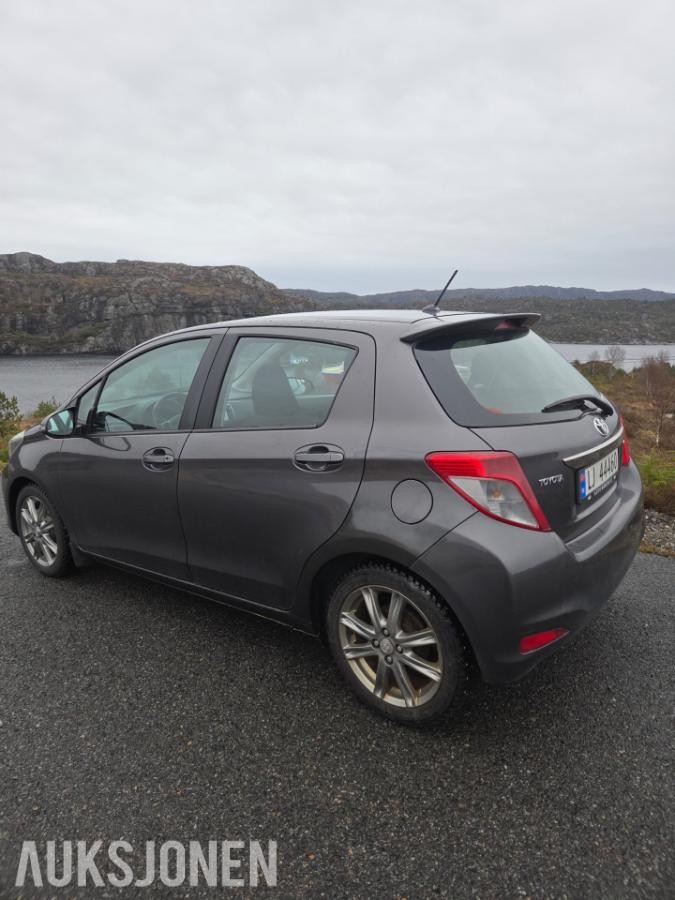 2011 Toyota Yaris 1.4 90hk ryggekamera navigasjon  eu ok 10.2027       