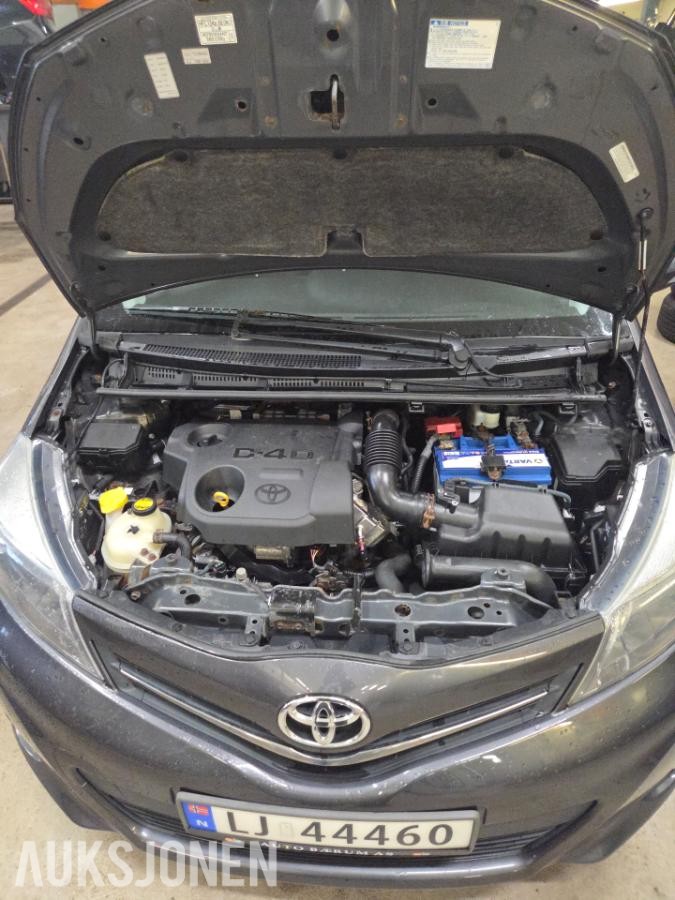 2011 Toyota Yaris 1.4 90hk ryggekamera navigasjon  eu ok 10.2027       