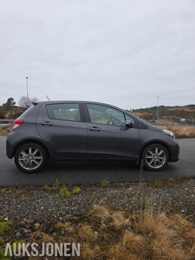 2011 Toyota Yaris 1.4 90hk ryggekamera navigasjon  eu ok 10.2027       