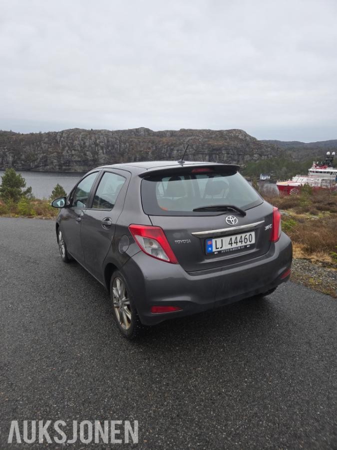2011 Toyota Yaris 1.4 90hk ryggekamera navigasjon  eu ok 10.2027       