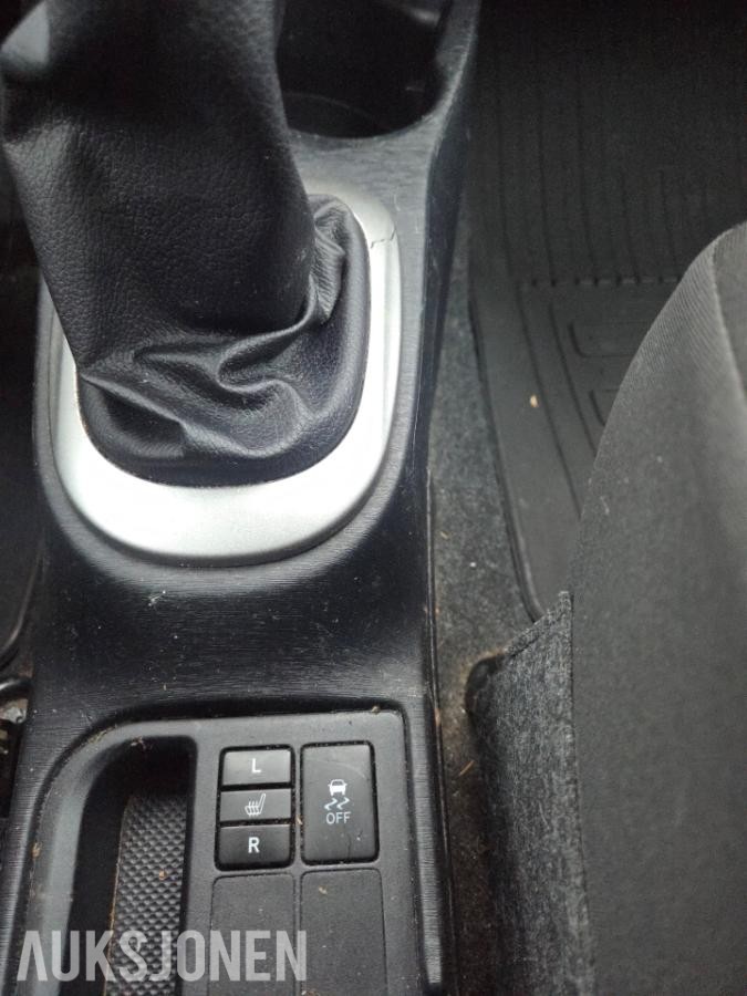 2011 Toyota Yaris 1.4 90hk ryggekamera navigasjon  eu ok 10.2027       