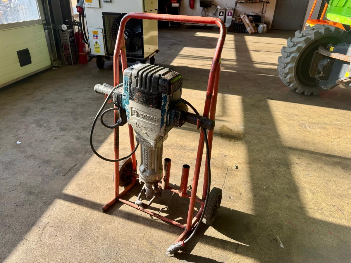 2015 Bosch GSH 27 VC meiselhammer med tralle