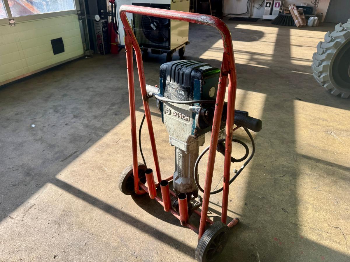 2015 Bosch GSH 27 VC meiselhammer med tralle