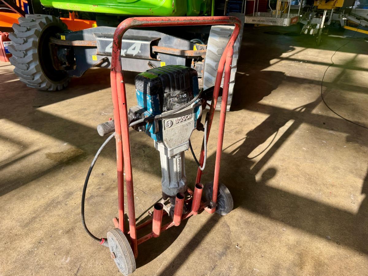 2015 Bosch GSH 27 VC meiselhammer med tralle