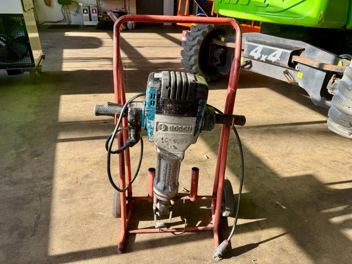 2015 Bosch GSH 27 VC meiselhammer med tralle