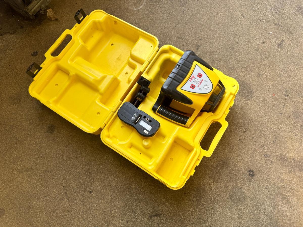 Leica Rugby 100 laser med koffert