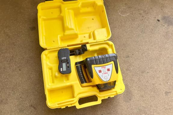 Leica Rugby 100 laser med koffert