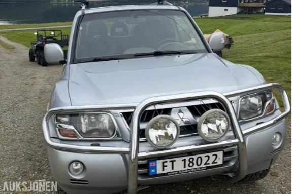 2006 Mitsubishi Pajero 3.2 160hk 4WD automat 7 seter hengerfeste takrails s+v dekk 