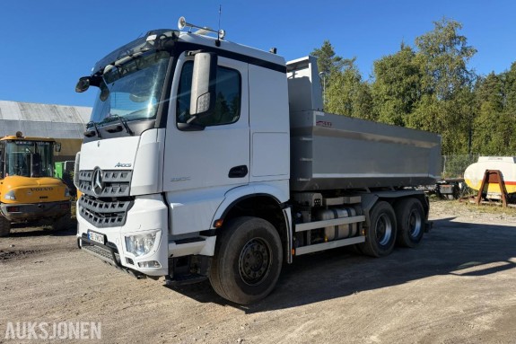 2020 Mercedes-Benz Arocs 2653 6x4 tippbil – 530 hk – kun 167 533 km – Gullavtale – EU til 05/2027