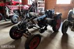 GARNER TRAKTOR MED SLÅTTEBJELKE, J.A.P INDUSTRIAL UNIT